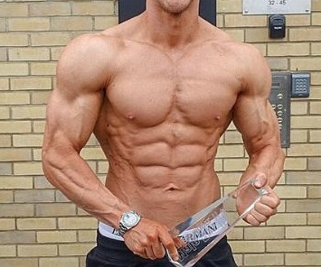 a male fitness competitor who uses SARMs